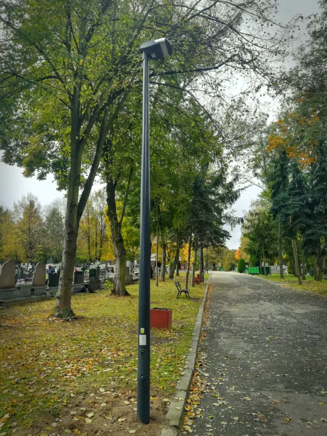 Cmentarz Miejski Pabianice Słup Oświetleniowy Cmentarz Miejski Pabianice Słup Oświetleniowy