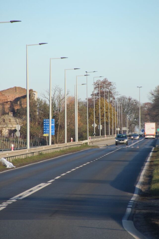 Kompozytowe słupy drogowe