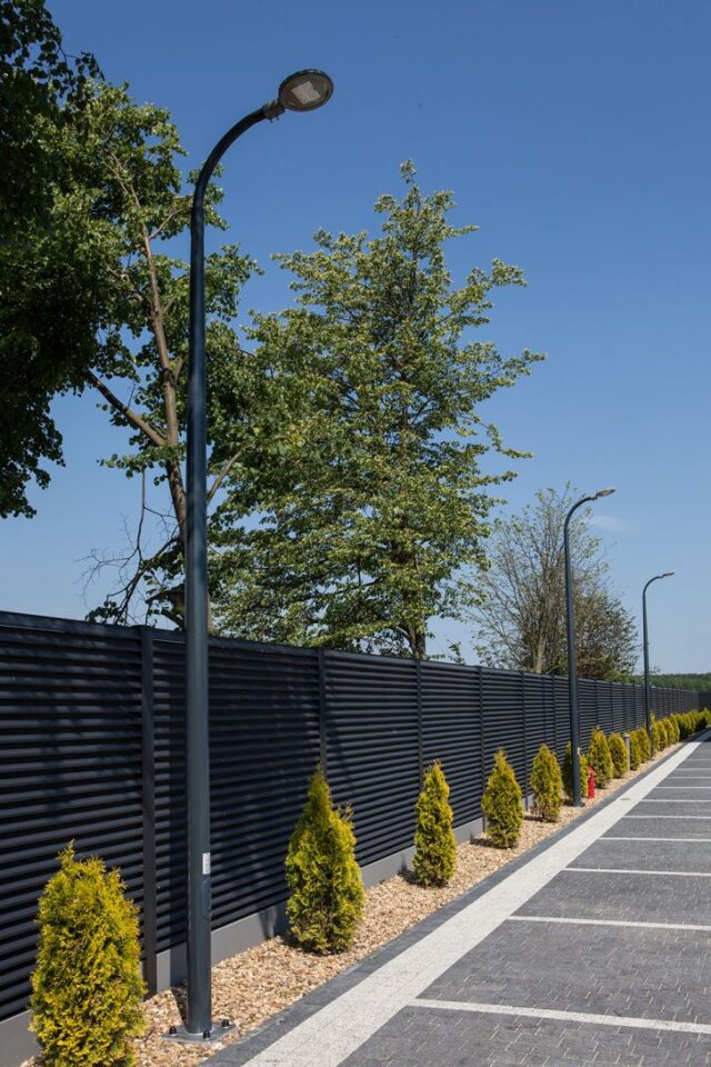 slupy-kompozytowe-oswietlenie-parkingu-Kazmierczak-Dobron