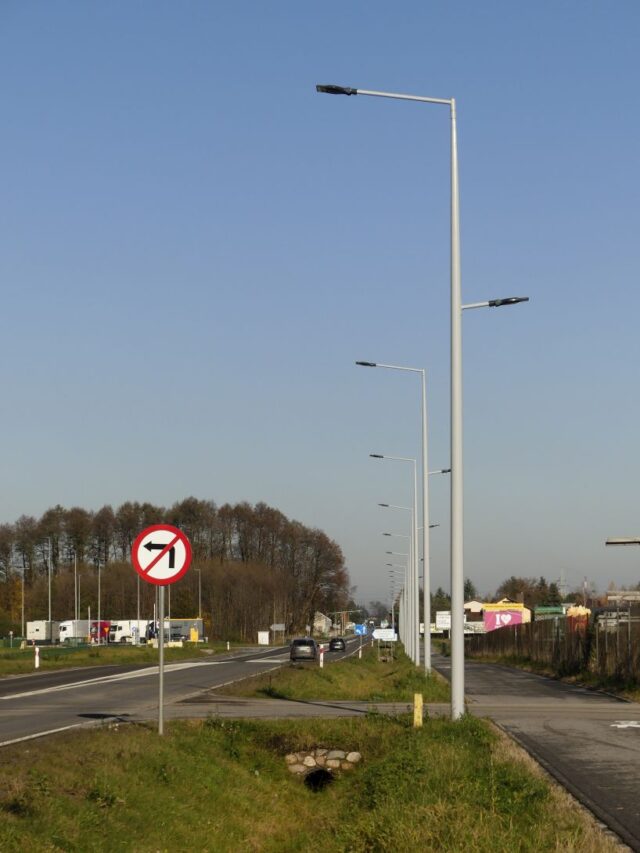 Słupy kompozytowe oświetleniowe