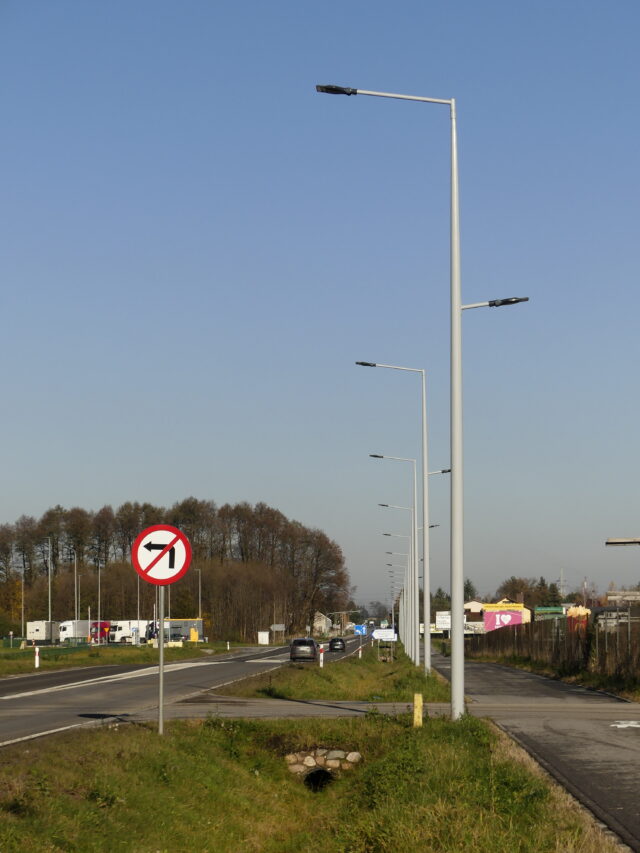Słupy kompozytowe oświetleniowe